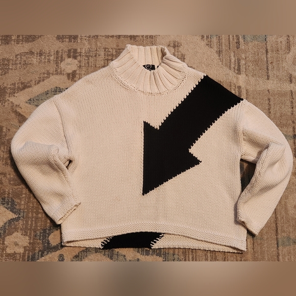 Alexander McQueen MCQ Sweater. White/Black. Size S.